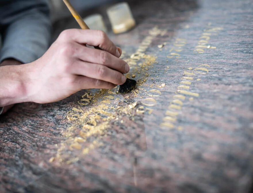 Gravures et inscriptions personnalisées Régio funéraires