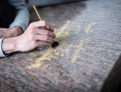 Gravure et inscription des Services Funéraires d'Alsace